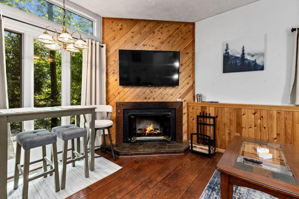 Lyndhurst Cozy Condo In Wintergreen Resort That Sleeps 4! מראה חיצוני תמונה