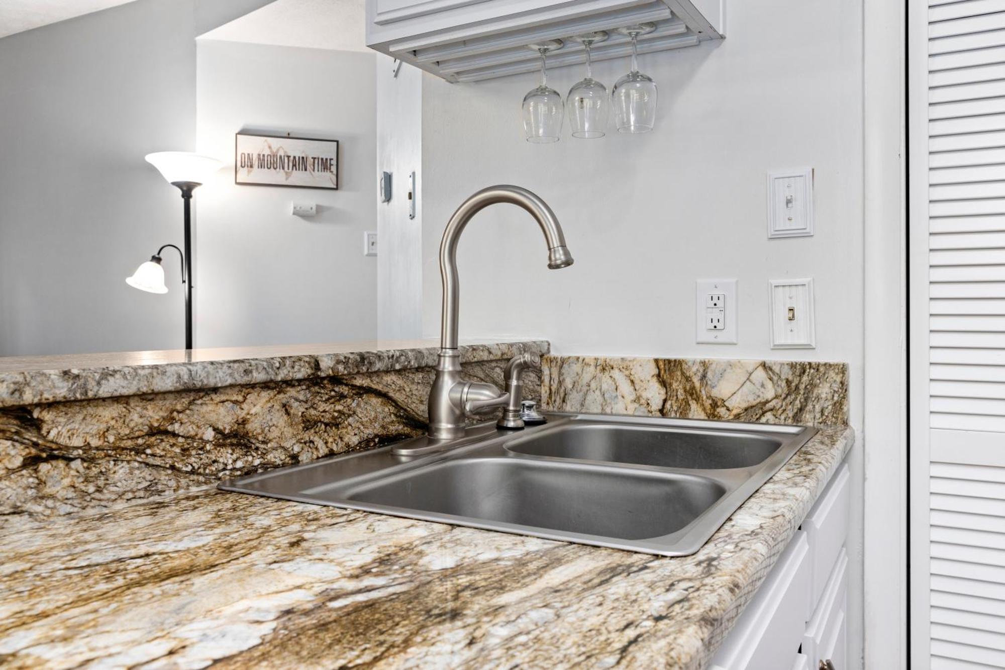 Lyndhurst Cozy Condo In Wintergreen Resort That Sleeps 4! מראה חיצוני תמונה