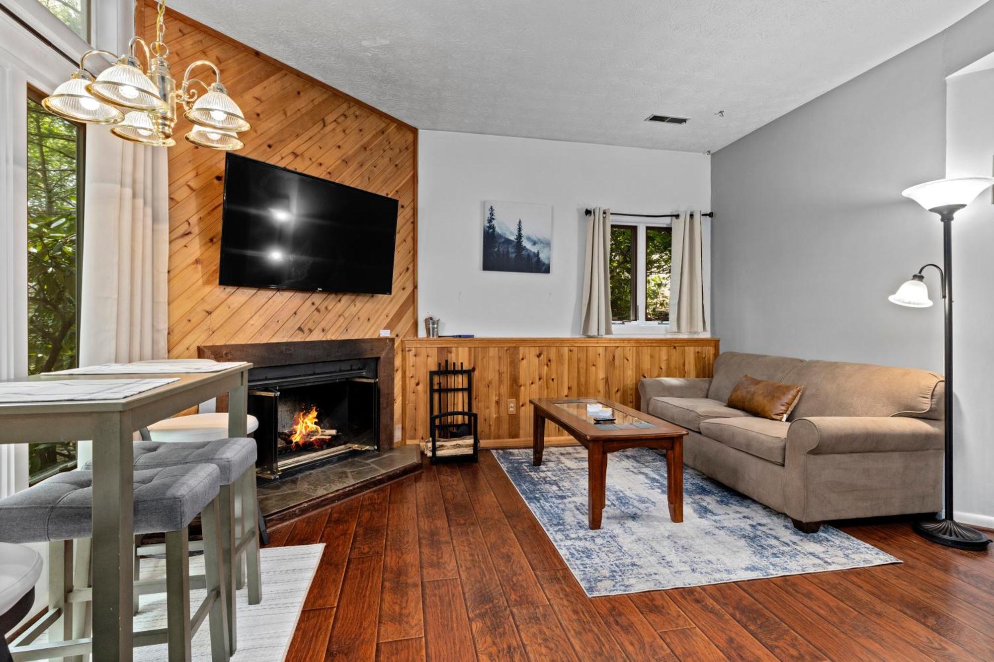 Lyndhurst Cozy Condo In Wintergreen Resort That Sleeps 4! מראה חיצוני תמונה